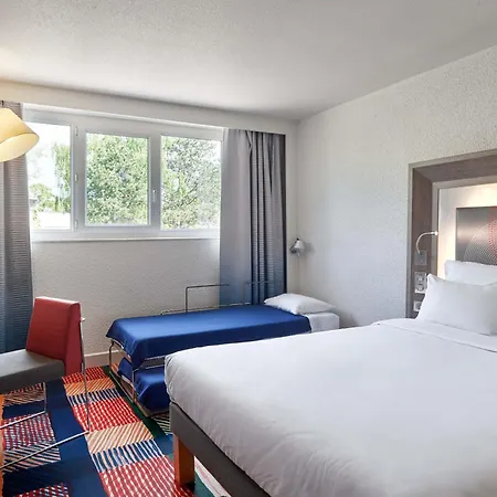 Port 4 Etoiles Hotel