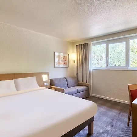 Port 4 Etoiles Hotel Cergy